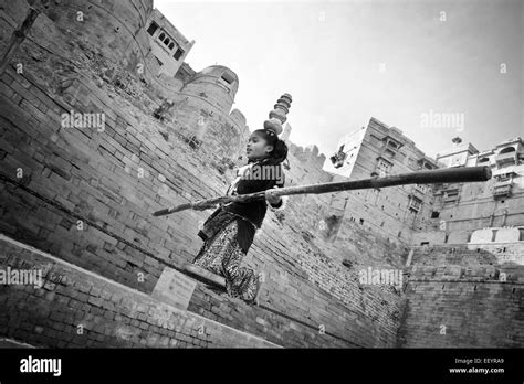 India, Rajasthan, Jaisalmer, street artist Stock Photo - Alamy