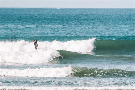 How Hernan fixed his backside surfing technique with us - Barefoot Surf Travel