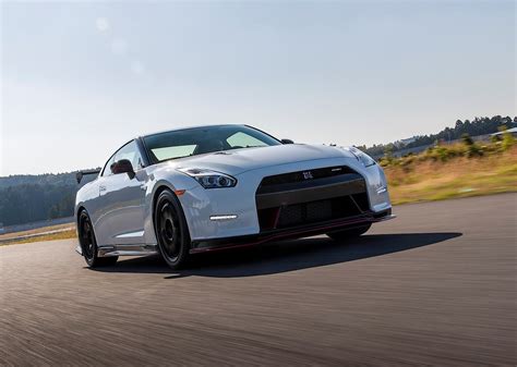 NISSAN GT-R (R35) Nismo Specs & Photos - 2014, 2015, 2016 - autoevolution