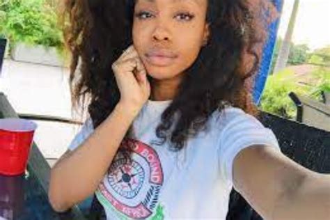 8 SZA No Makeup Pictures Where She Looks Beautiful In Her Natural Skin