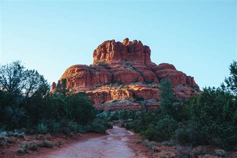 3 Easy & Stunning Hiking Trails in Sedona, Arizona - IN BETWEEN LATTES