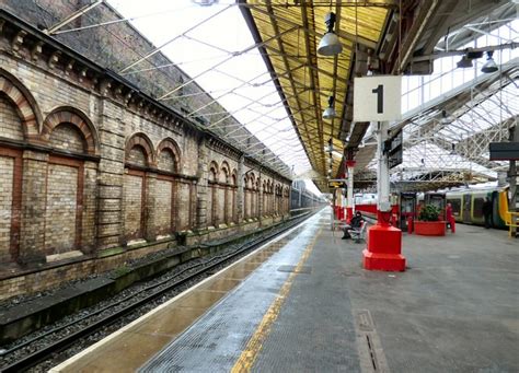 Crewe Station platform 1 © Gerald England :: Geograph Britain and Ireland