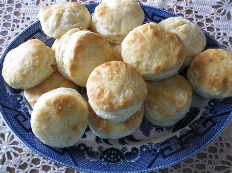 Thel's Kitchen: Old Fashioned Baking Powder Biscuits ~ Tea Biscuits