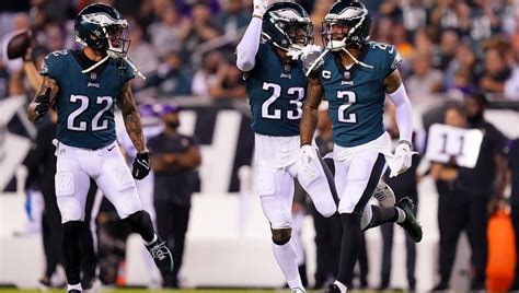 Eagles soar over Vikings, 24-7, in Monday night bout at The Linc | FOX ...