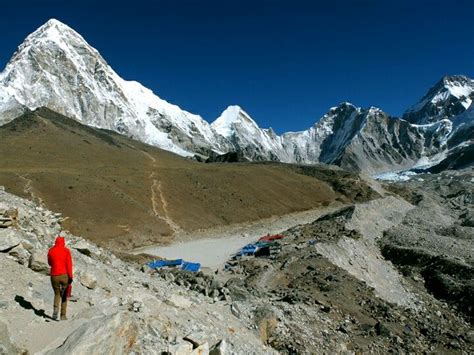 Kalapatthar 5600m Everest view point. #travel #intrepidtravel | Montañismo, Alturas