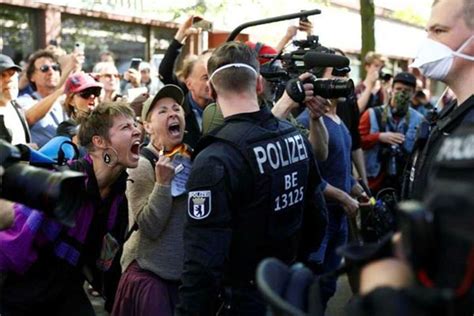 Protest in Berlin against lockdown measures - Shortpedia News App