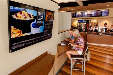 Top 3 Benefits of Digital Signage in Restaurants - DemotiX