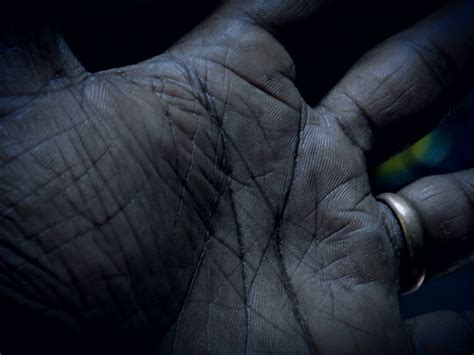 Fotos gratis : palma, mano, suerte, negro, de cerca, dedo, ligero, oscuridad, ojo, fenómeno ...
