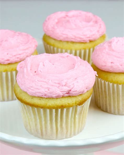 {VIDEO} THE BEST Vanilla Cupcakes from Scratch - The Lindsay Ann