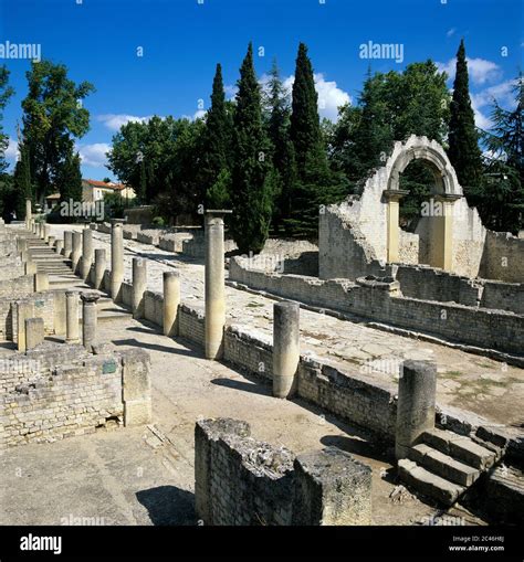 Roman ruins, Vaison-La-Romaine, Vaucluse department, Provence-Alpes ...