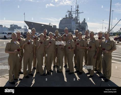 Navy recruit top gun hi-res stock photography and images - Alamy