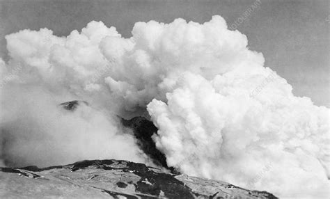 Katmai volcano erupting, Alaska, 1913 - Stock Image - E380/0719 - Science Photo Library