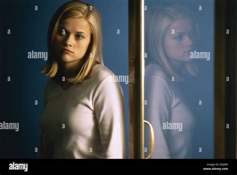 Reese Witherspoon Cruel Intentions Stock Photos & Reese Witherspoon ...