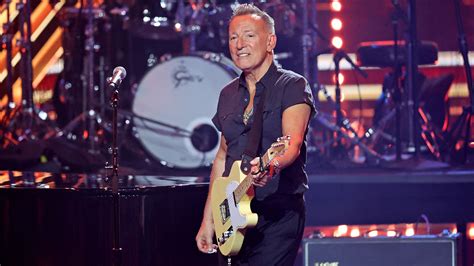 Bruce Springsteen offering audio recordings of every show on 2023 tour – AM 880 KIXI