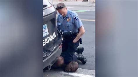 'That’s just not taught': Police, experts condemn knee restraint on ...