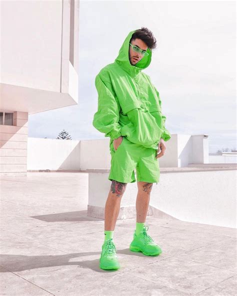 Neon: aposte nos tons eletrizantes para 2019 - Marco da Moda | Roupas swag masculina, Moda ...