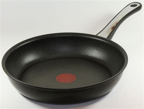 Photograph SLR: Review: Tefal Preference Non-Stick Frying Pan With Lid