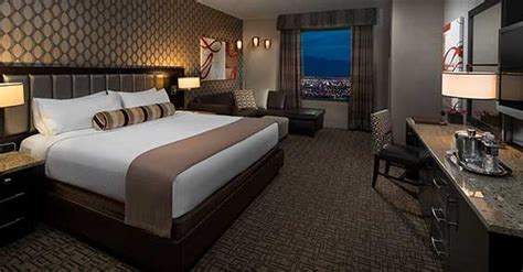 Rush Tower - Luxury Room - Gold Club | Golden Nugget Las Vegas