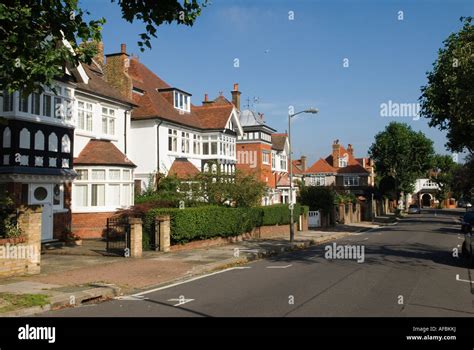 Housing uk typical large expensive private homes. Putney south west ...