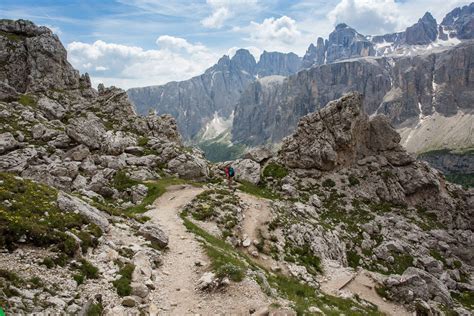 Hiking in the Dolomites | Earth Trekkers