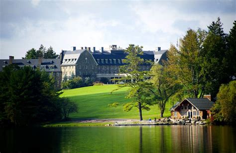 6 Best Poconos Resorts for Families | Family Vacation Critic