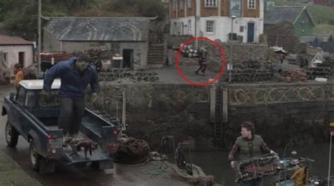 Bilgesnipe Thor Ragnarok the scavenger people in the background there is the body of a ...