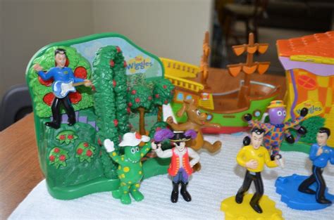 The WIGGLES 8 FIGURES + 3 Singing PLAYSETS-Henry Wags Dorothy Captain LOT PLAY | #1822877896