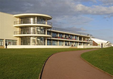 Bexhill Beach - Photo "De-La-Warr Pavilion, Bexhill" :: British Beaches