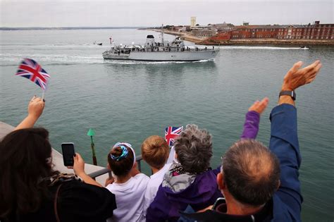 HMS Ledbury returns home to Portsmouth after three years on deployment - HampshireLive