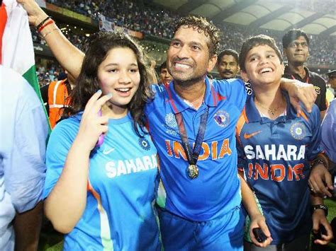 All Super Stars: Sachin Tendulker With Family Pics And Photoes 2011