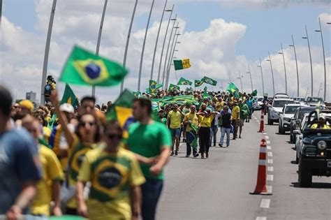 Pro-Bolsonaro protests dwindle as Brazil handover starts | The Straits Times