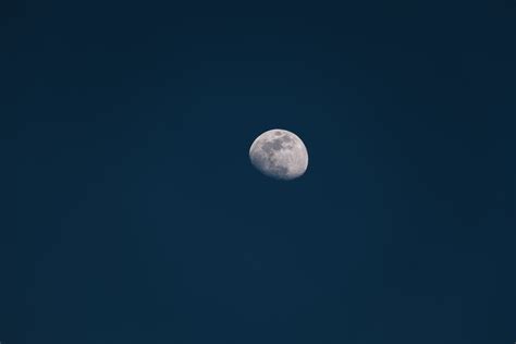 Moon in the Night Sky · Free Stock Photo