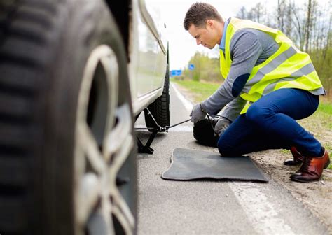 Roadside Safety for Tow Truck Operators · Tow Truck Insurance Rates