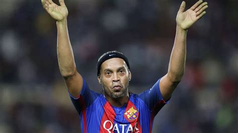 Ronaldinho to play for Barcelona Legends against Manchester United ...