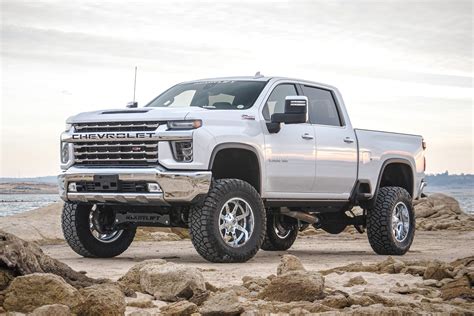 ReadyLIFT® - Chevy Silverado 2500 HD / Silverado 3500 HD 4WD 2022 8" Front and Rear Big Lift Kit