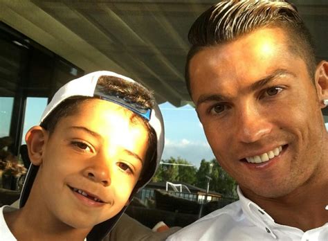 Cristiano Ronaldo posts new photo of his son and newborn twins