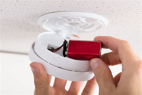 Smoke detector safety tips - Cottage Life
