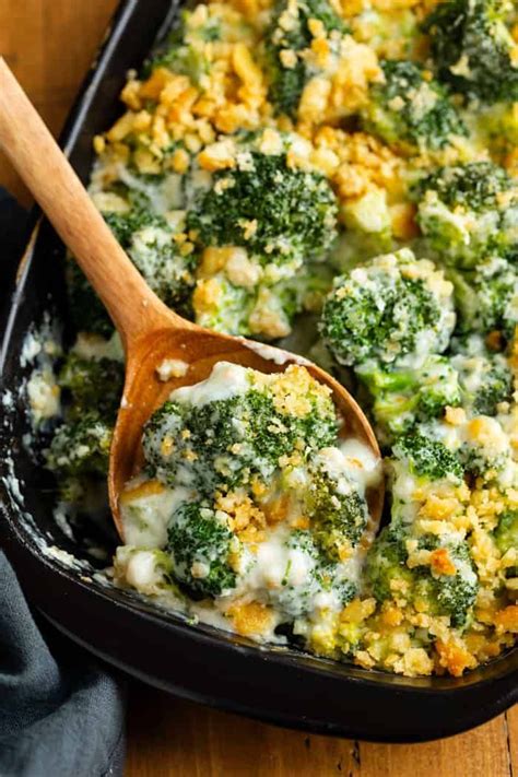 Oven baked broccoli in a creamy garlic Parmesan sauce. This make-ahead casserole… | Broccoli ...