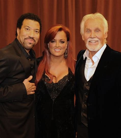 Kenny Rogers And Wynonna Honored With No. 1 Christmas Duet