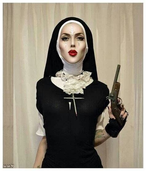 Pin by Cuauthli Bruininkx on costumes | Dark costumes, Trendy halloween costumes, Nun outfit