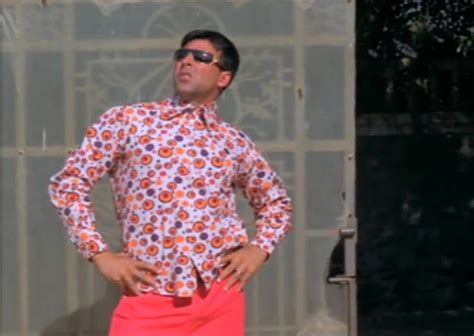 Akshay Kumar recreates his iconic pose as Raju from Hera Pheri leaving ...