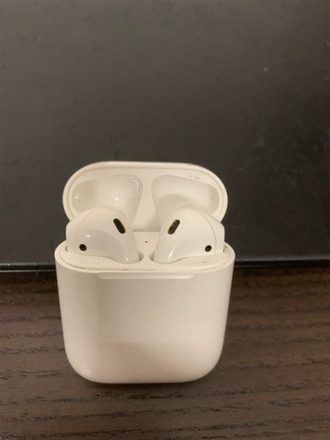 Apple AirPods (1st Generation) with Wireless Charging Case, Audio ...