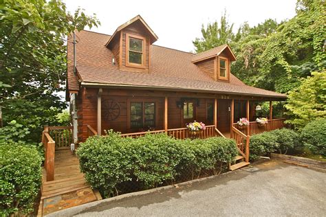 2 Bedroom Cabins | Two BR Cabin Rentals in Gatlinburg, TN | Mtn Laurel ...