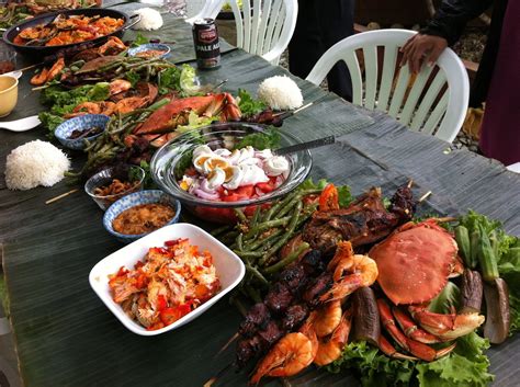 Summer Kamayan at our backyard patio | Asian recipes, Tasty dishes, Hawaiian food