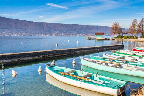 Lac d'Annecy en hiver Stock-Foto | Adobe Stock