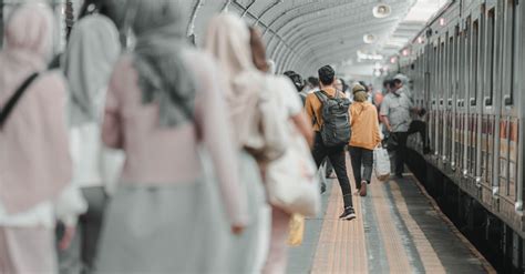 People on an Underground Station · Free Stock Photo