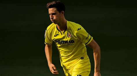 Arsenal join Manchester United in race for Villarreal centre-back Pau ...