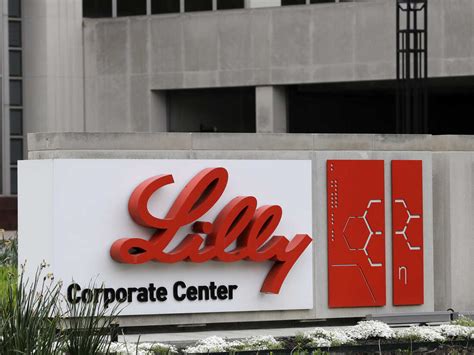 Eli Lilly cuts price of insulin, capping drug at $35 per month : NPR