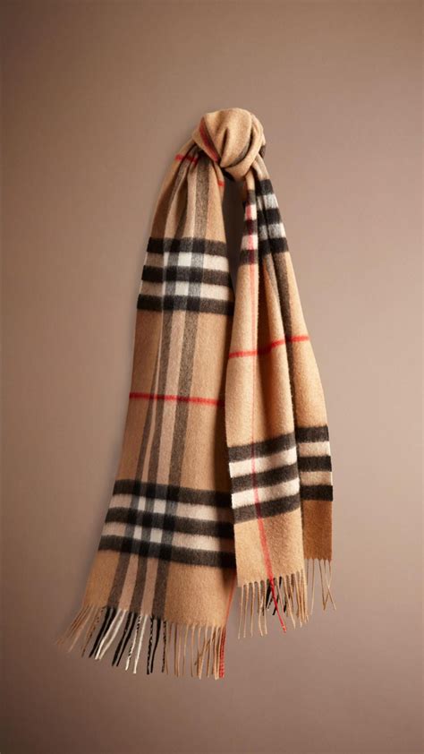 Schals – Damen | Designerschals für Damen | Burberry®️ | Burberry scarf, Cashmere scarf ...