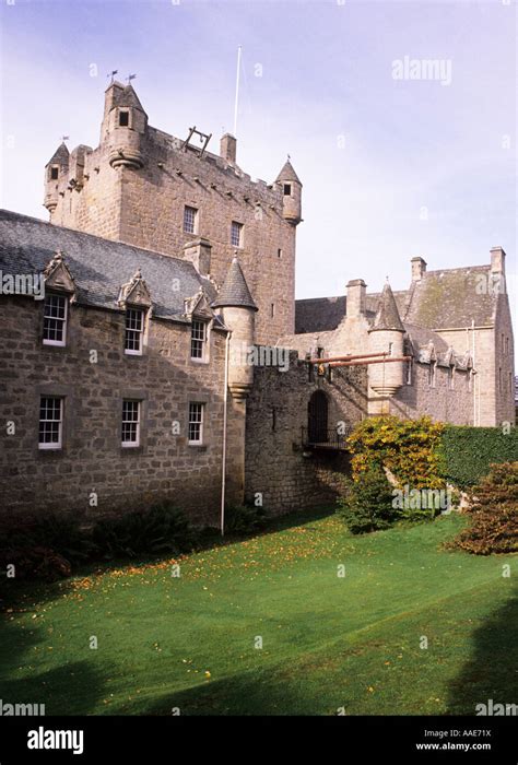 Cawdor Castle, medieval castle, keep, Thanes, Earls of Cawdor, Macbeth ...